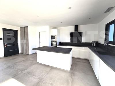 Maison - 145 m² - 5 pièces