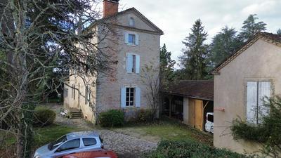 Maison - 250 m² - 10 pièces