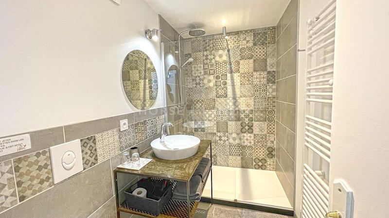 Maison - 600 m² - 10 pièces