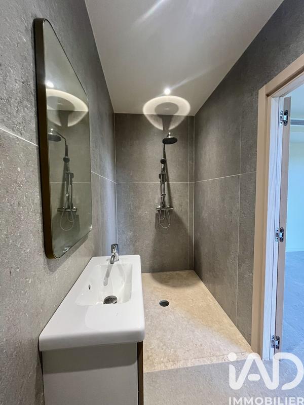 Maison - 220 m² - 8 pièces