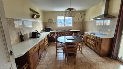 Villa - 237 m² - 10 pièces