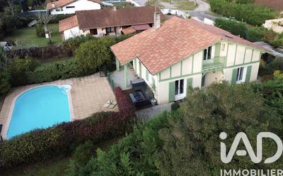 Maison - 140 m² - 5 pièces