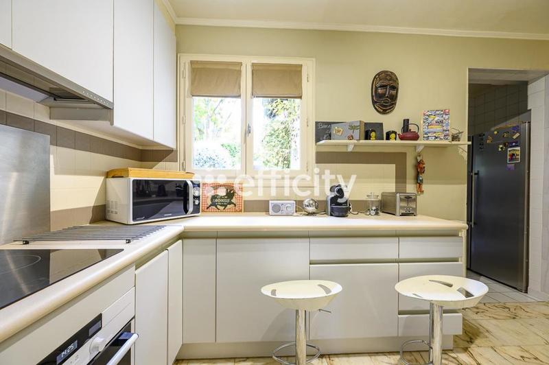 Maison - 200 m² - 9 pièces