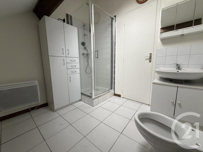 Studio - 25 m² - 1 pièce