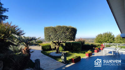 Maison contemporaine - 312 m² - 8 pièces