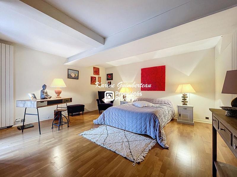 Villa - 213 m² - 6 pièces