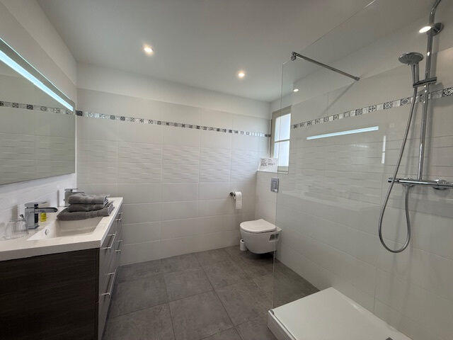 Maison - 218 m² - 8 pièces