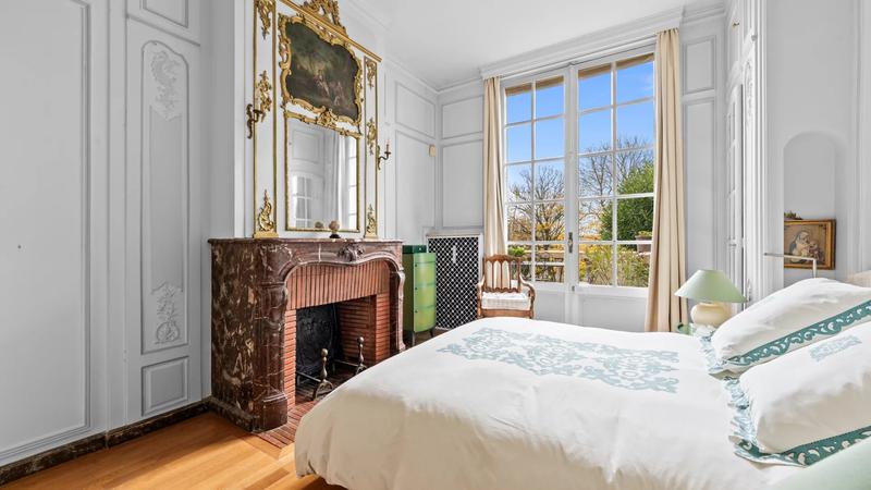 Maison - 330 m² - 9 pièces