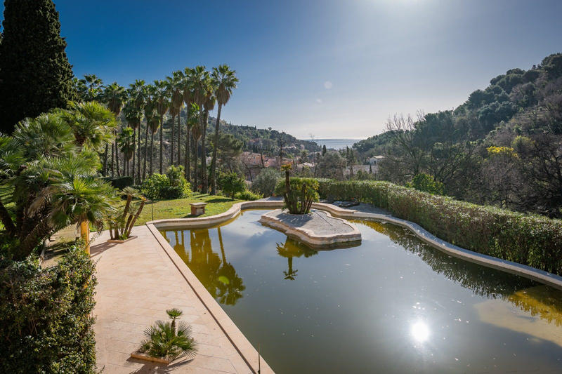 Villa - 857 m² - 15 pièces