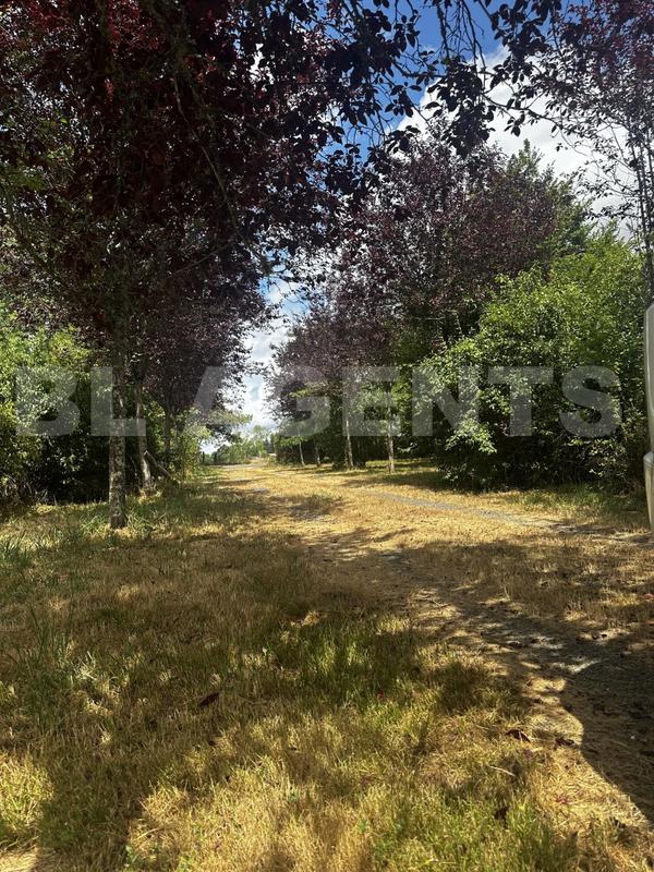 Maison - 233 m² - 9 pièces