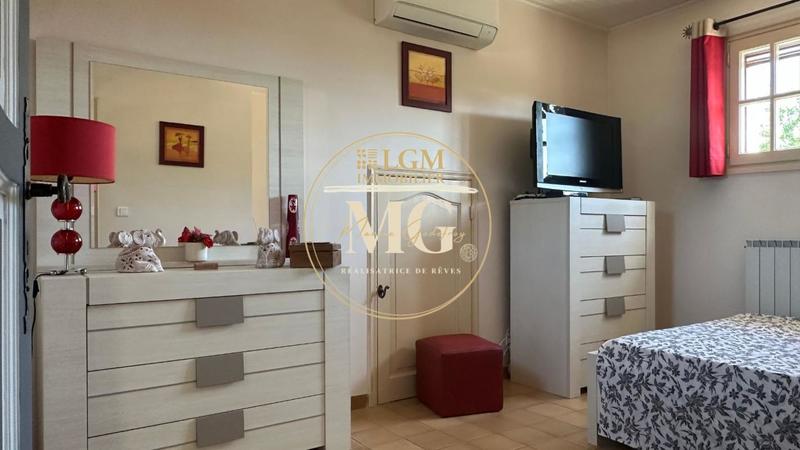 Maison - 219 m² - 4 pièces