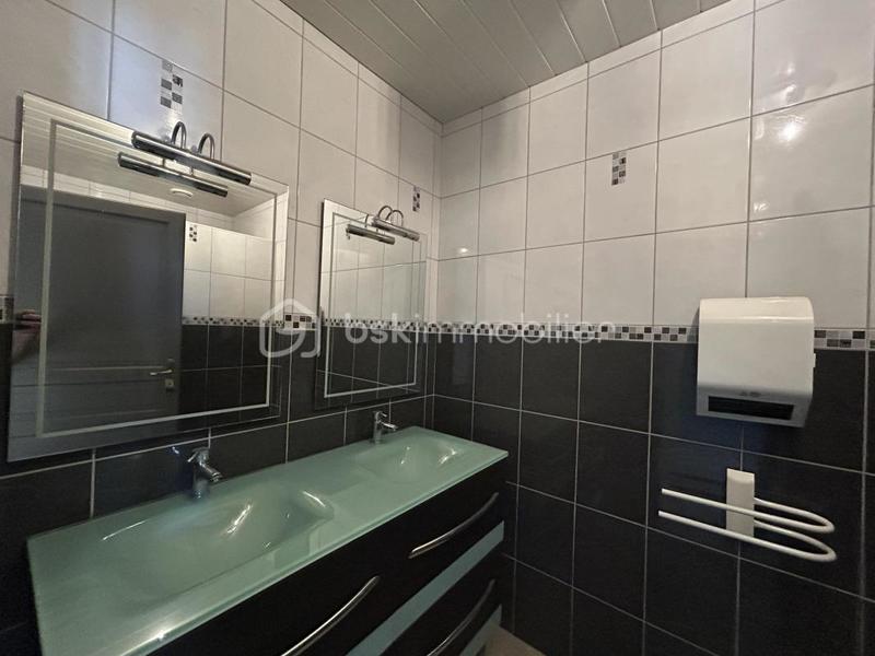 Maison - 220 m² - 10 pièces