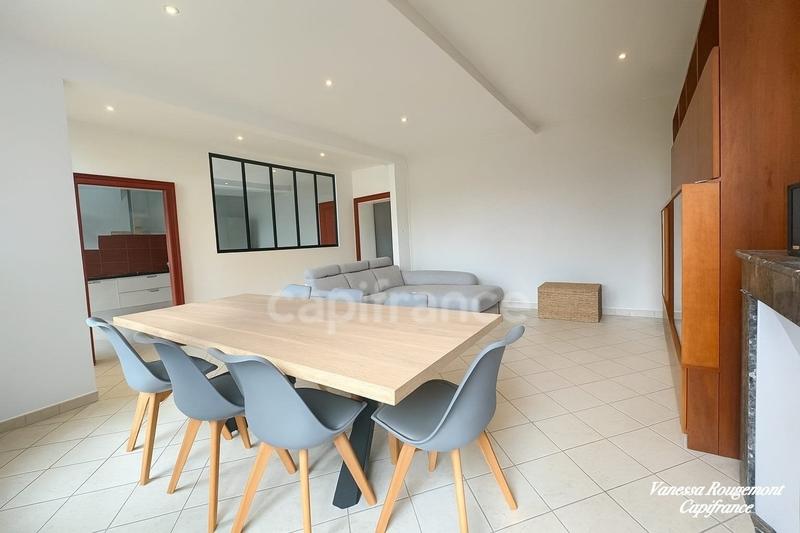 Maison - 225 m² - 8 pièces