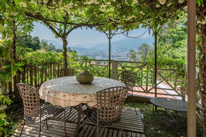 Maison - 335 m² - 8 pièces