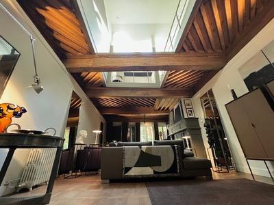 Maison - 232 m² - 6 pièces