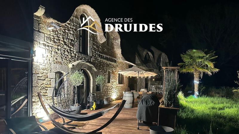 Maison - 235 m² - 8 pièces