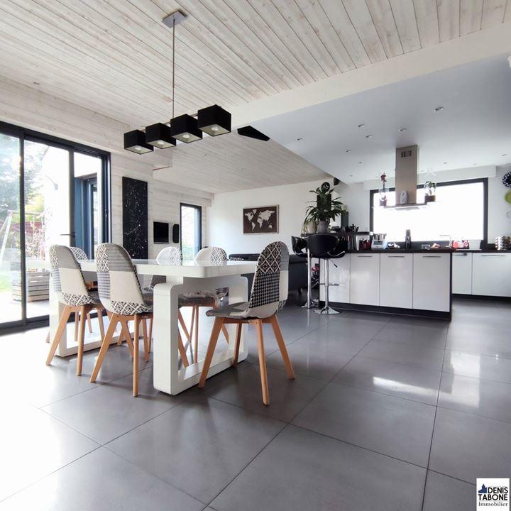 Maison traditionnelle - 154 m² - 7 pièces