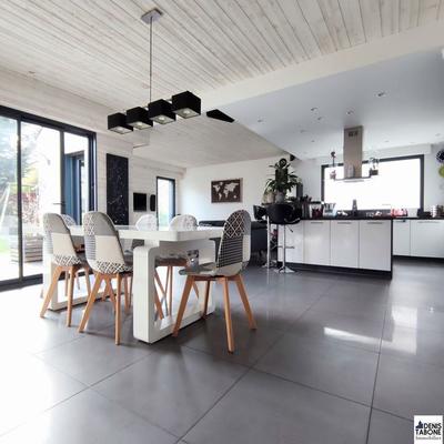 Maison traditionnelle - 154 m² - 7 pièces