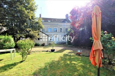 Maison - 220 m² - 8 pièces