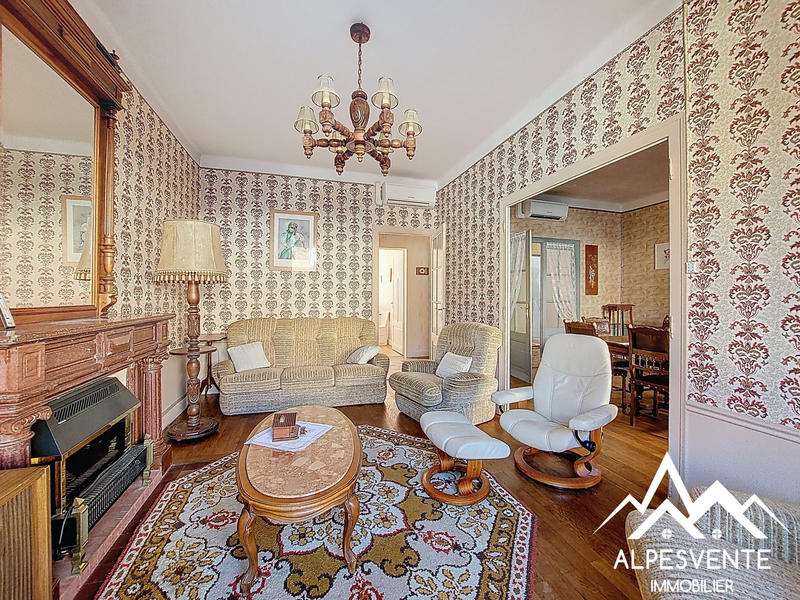 Maison ancienne - 294 m² - 13 pièces