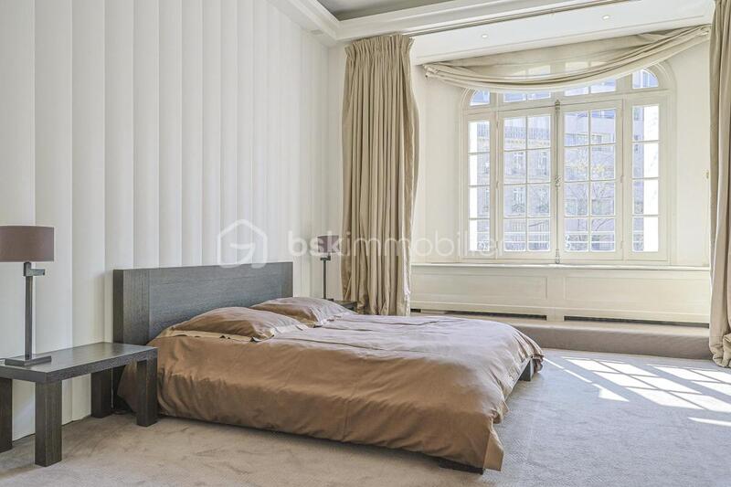 Appartement - 254 m² - 6 pièces