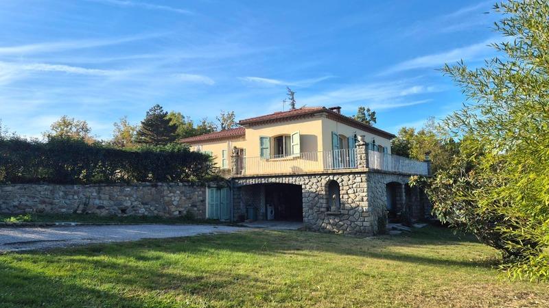 Propriété - 190 m² - 8 pièces