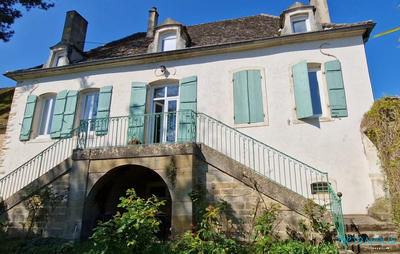 Maison - 263 m² - 9 pièces