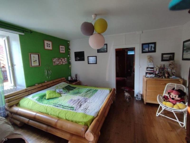 Maison - 212 m² - 7 pièces