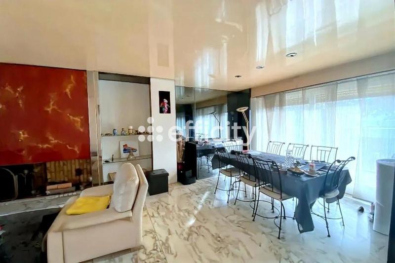 Pavillon - 310 m² - 12 pièces