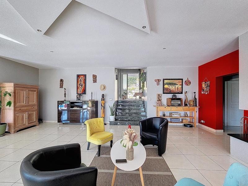 Maison - 200 m² - 8 pièces