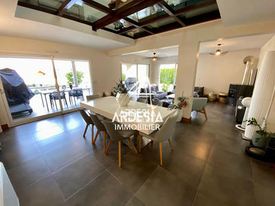 Maison - 189 m² - 6 pièces