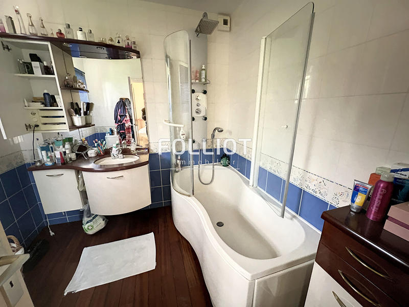 Maison - 294 m² - 9 pièces