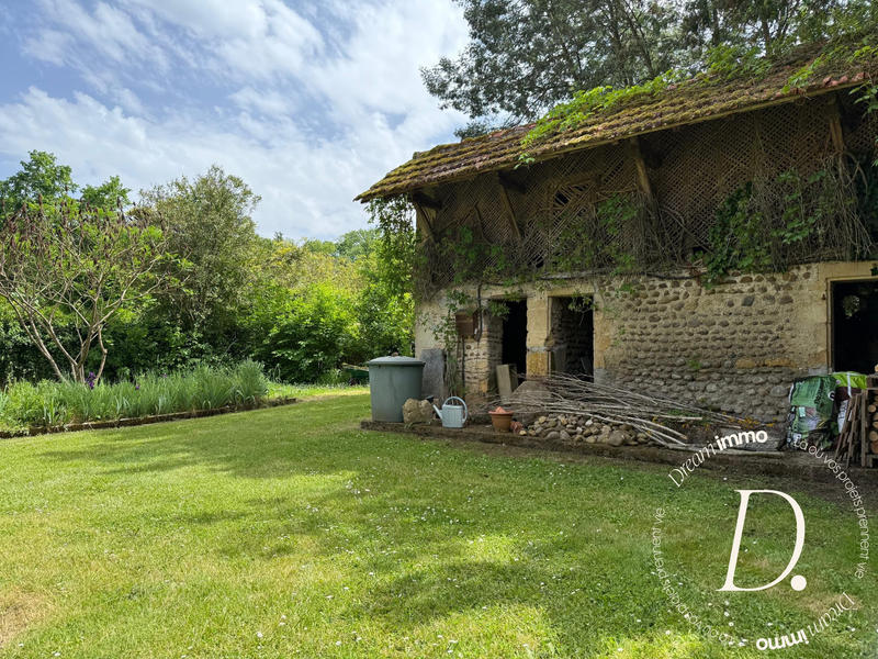 Maison - 334 m² - 6 pièces