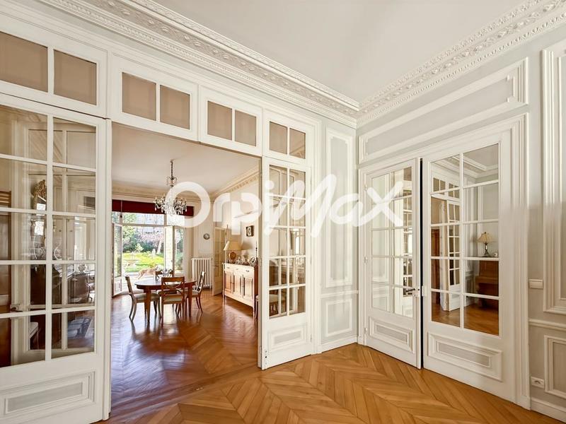 Maison - 350 m² - 11 pièces