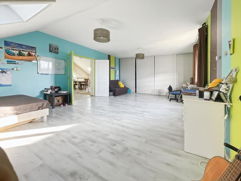 Maison - 230 m² - 8 pièces