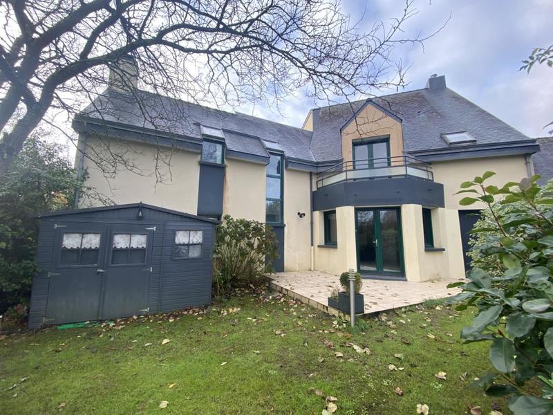 Maison - 210 m² - 9 pièces