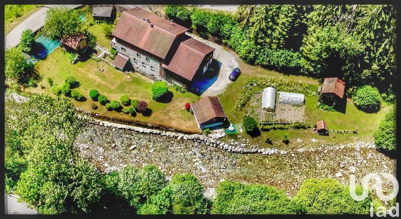 Maison - 547 m² - 8 pièces