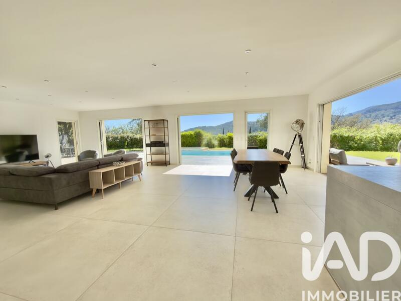 Maison - 225 m² - 6 pièces