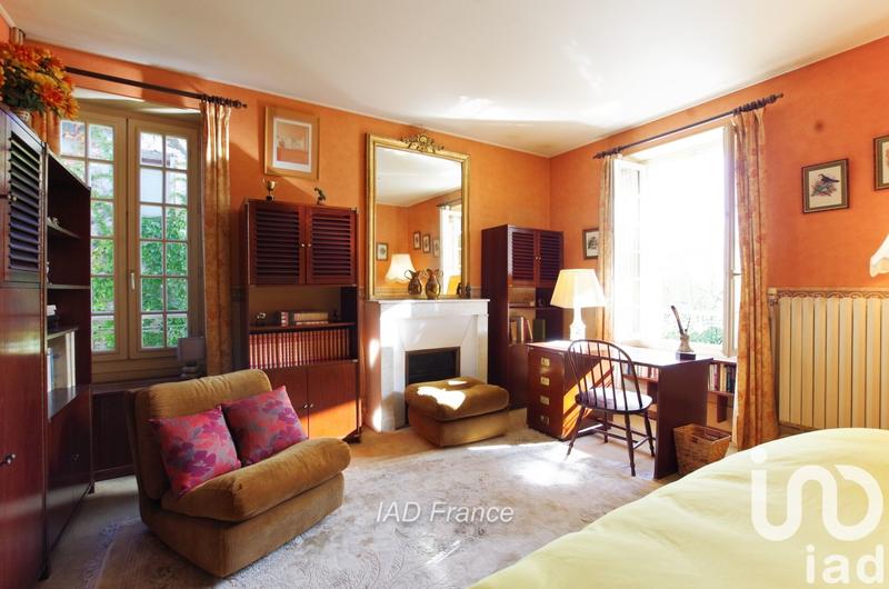 Maison - 230 m² - 10 pièces