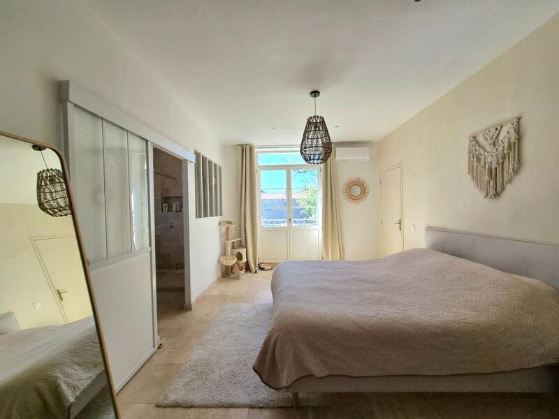 Mas - 233 m² - 8 pièces