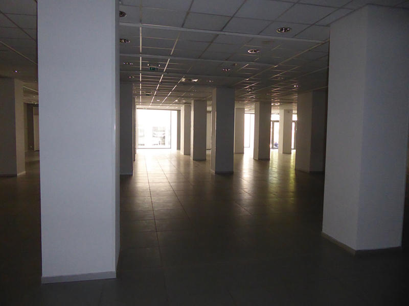 Local commercial - 1 400 m²