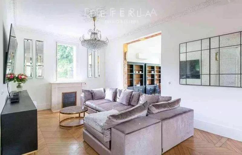 Maison - 276 m² - 8 pièces