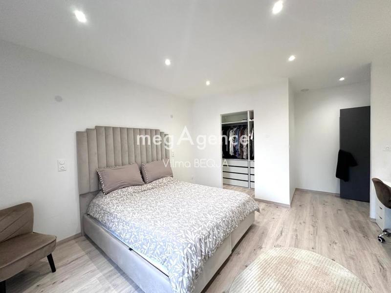 Maison - 180 m² - 5 pièces