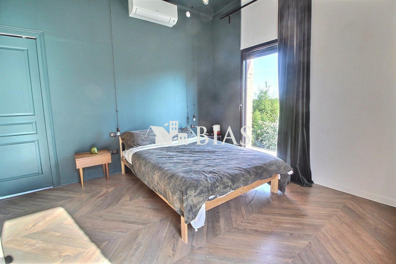 Maison contemporaine - 260 m² - 6 pièces