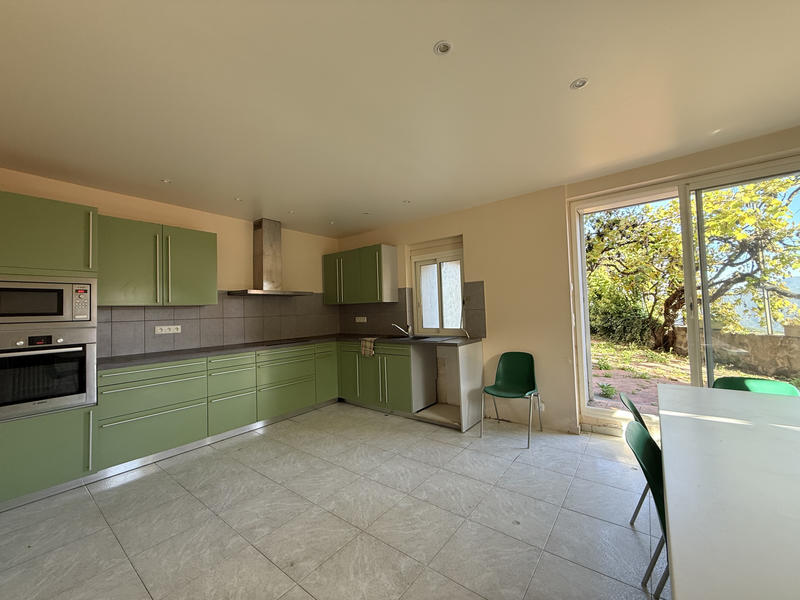 Maison - 265 m² - 8 pièces