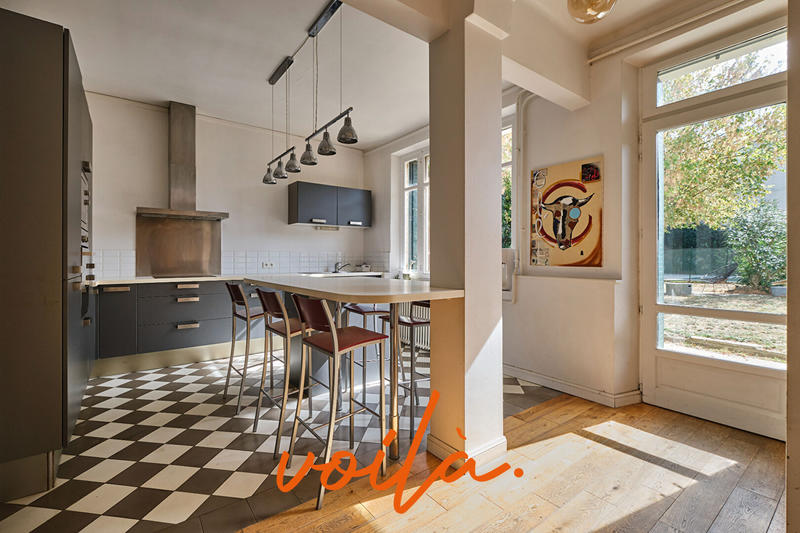 Maison - 219 m² - 7 pièces