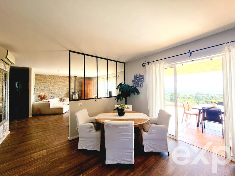 Villa - 224 m² - 8 pièces