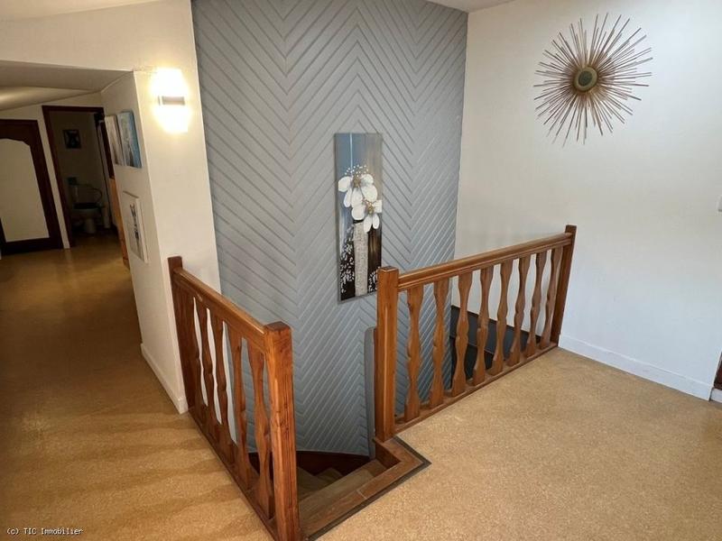 Maison - 218 m² - 7 pièces