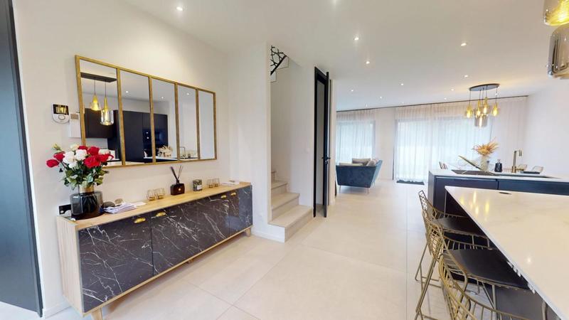 Maison - 203 m² - 8 pièces