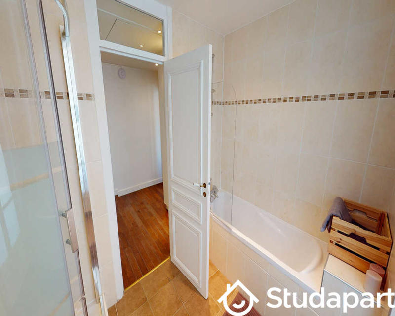 Chambre - 100 m² - 1 pièce